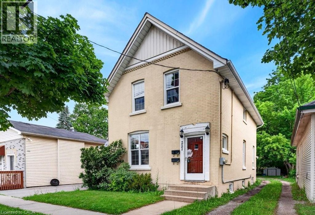 221 Grand River Avenue, Brantford