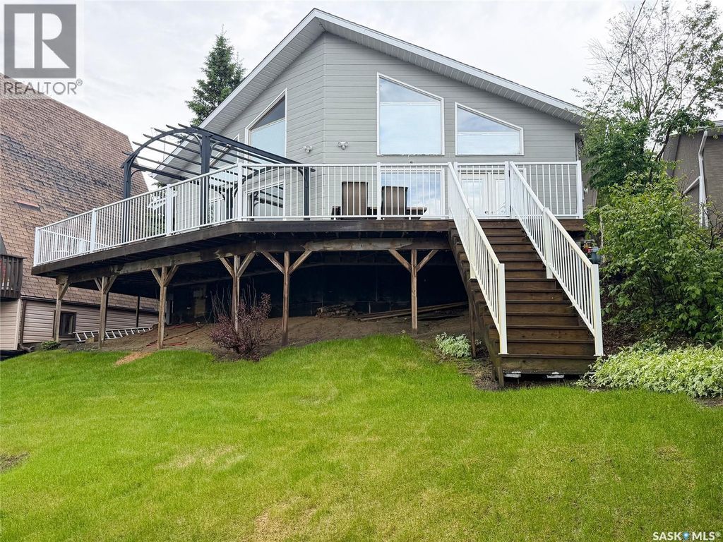 114 2nd Avenue, Loon Lake
