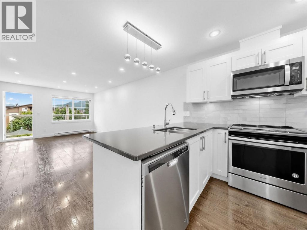 401 1990 Westminster Avenue, Port Coquitlam