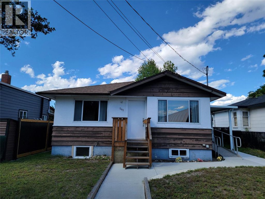 565 Eckhardt Avenue W, Penticton