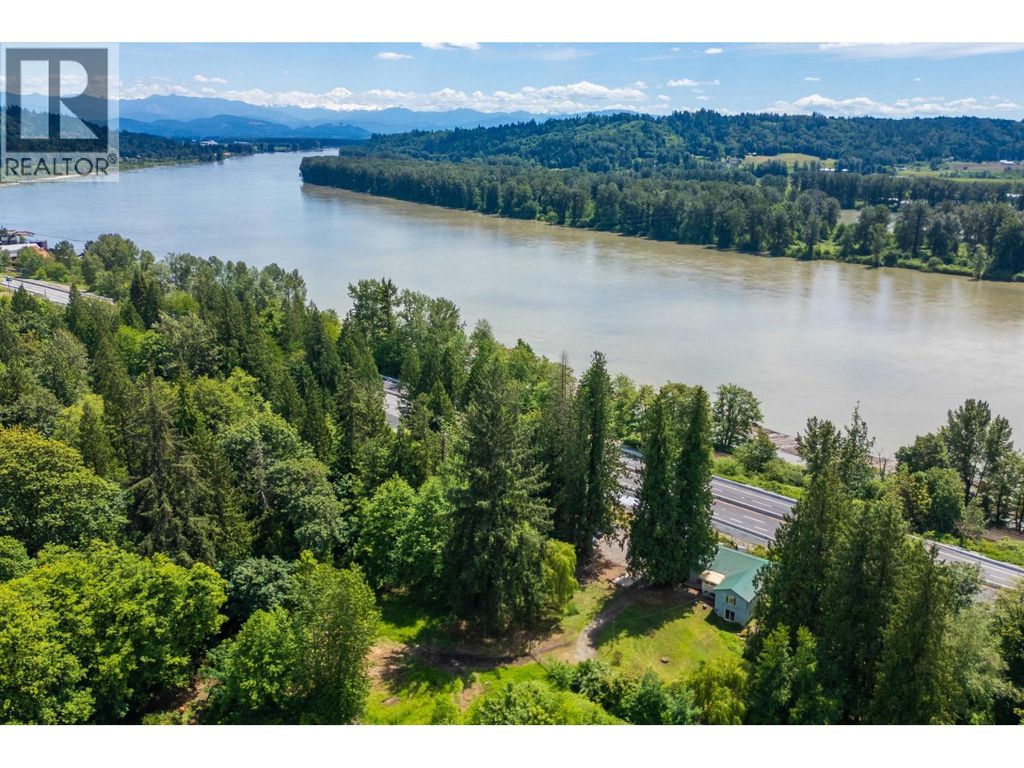 28203 Lougheed Highway, Maple Ridge