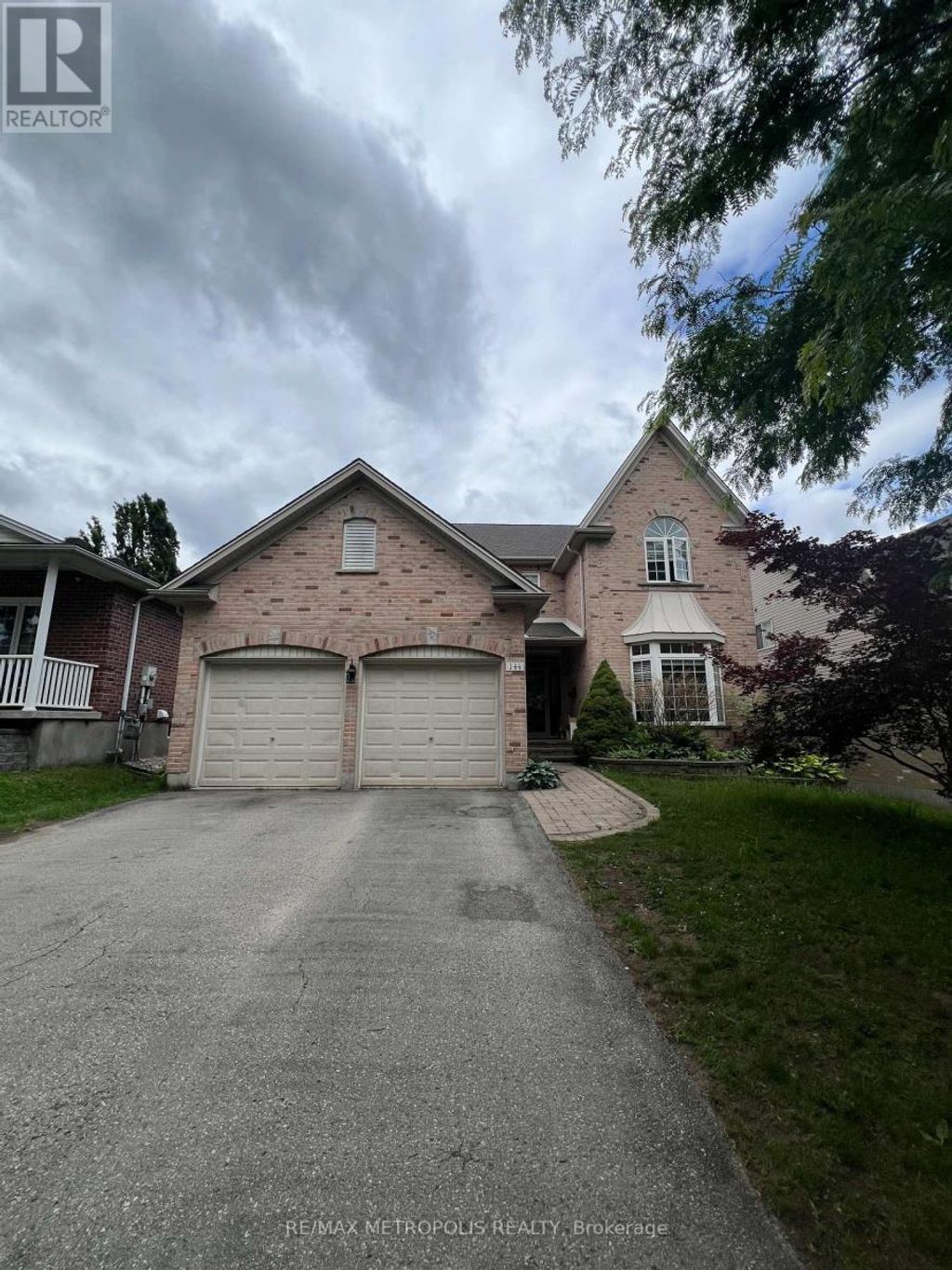 144 Meadowoak Crescent, London North (north M)
