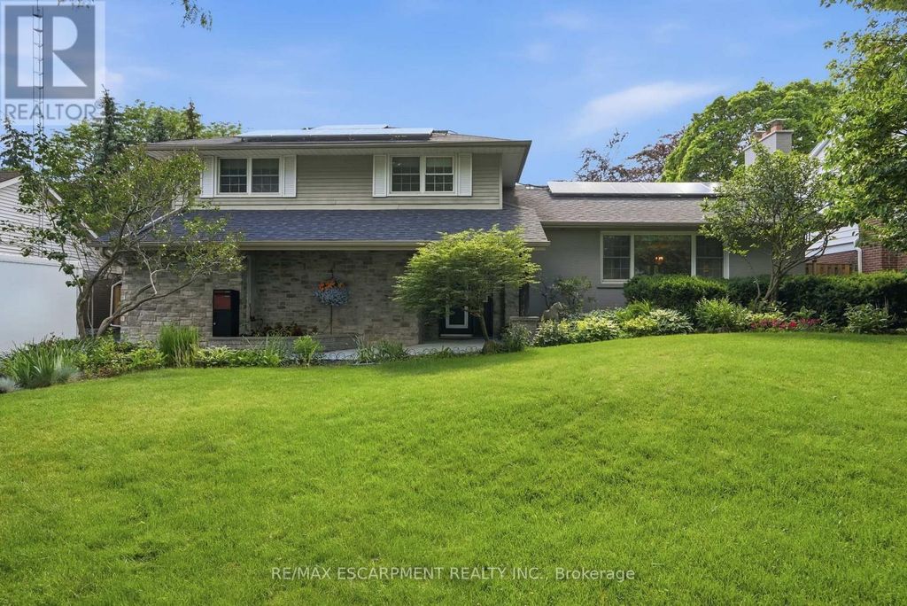 1321 Fairway Court, Burlington (tyandaga)