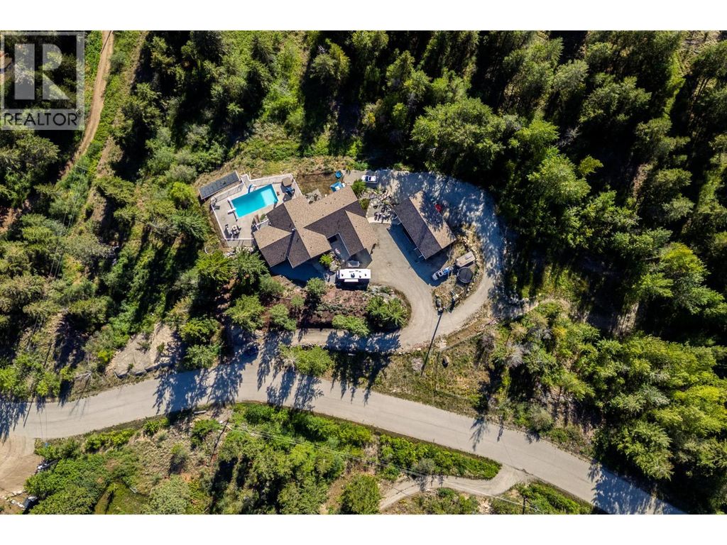 6720 Langley Court, Kelowna