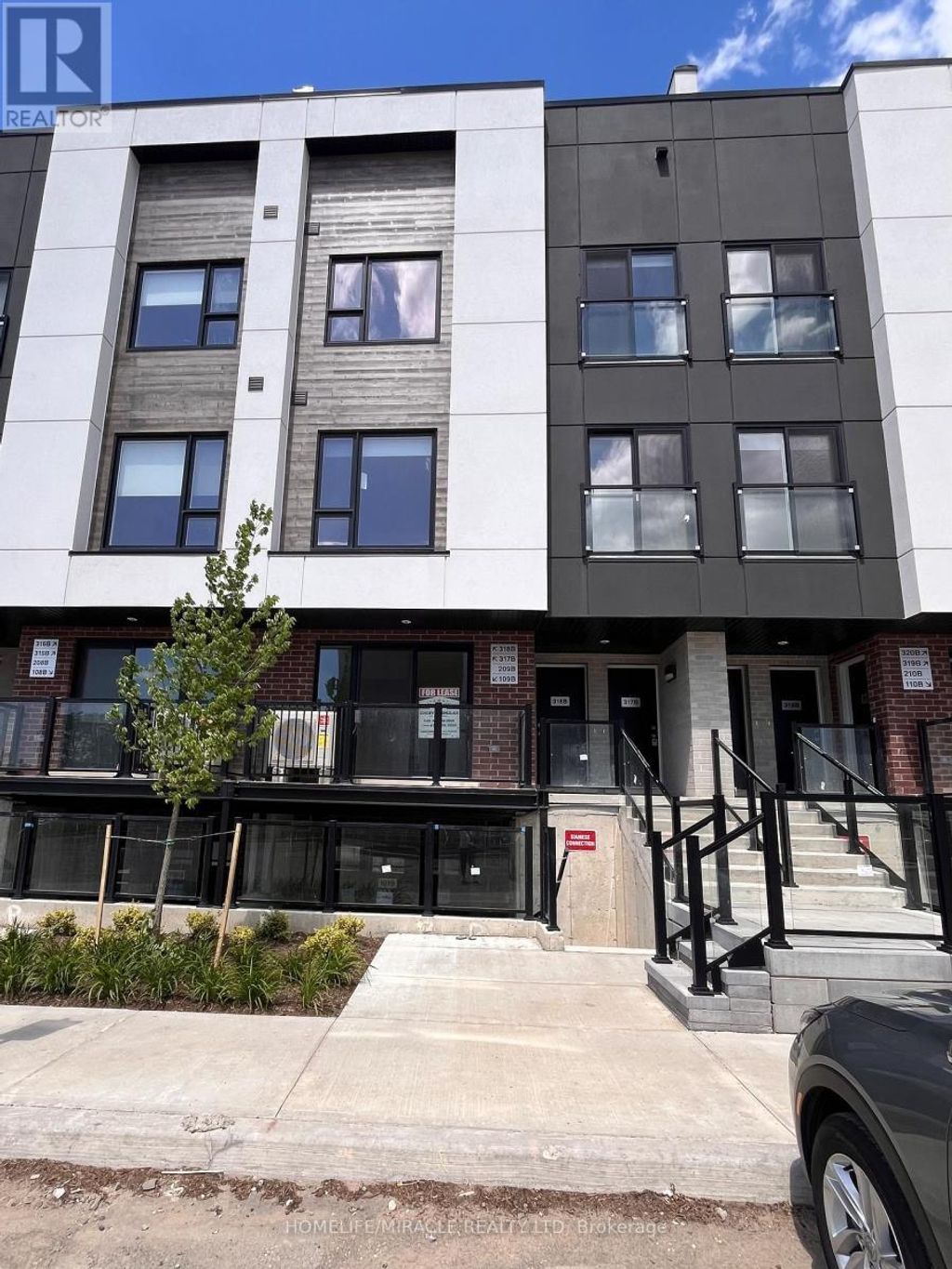 209b - 16 Melbourne Avenue, St. Catharines (e. Chester)