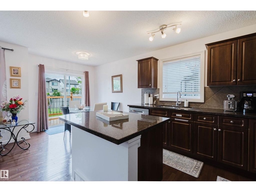 1289 Cunningham Dr Sw, Edmonton