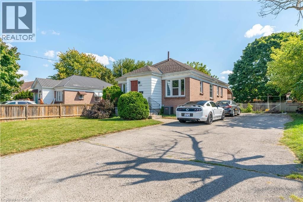 1519 Howland Avenue, London