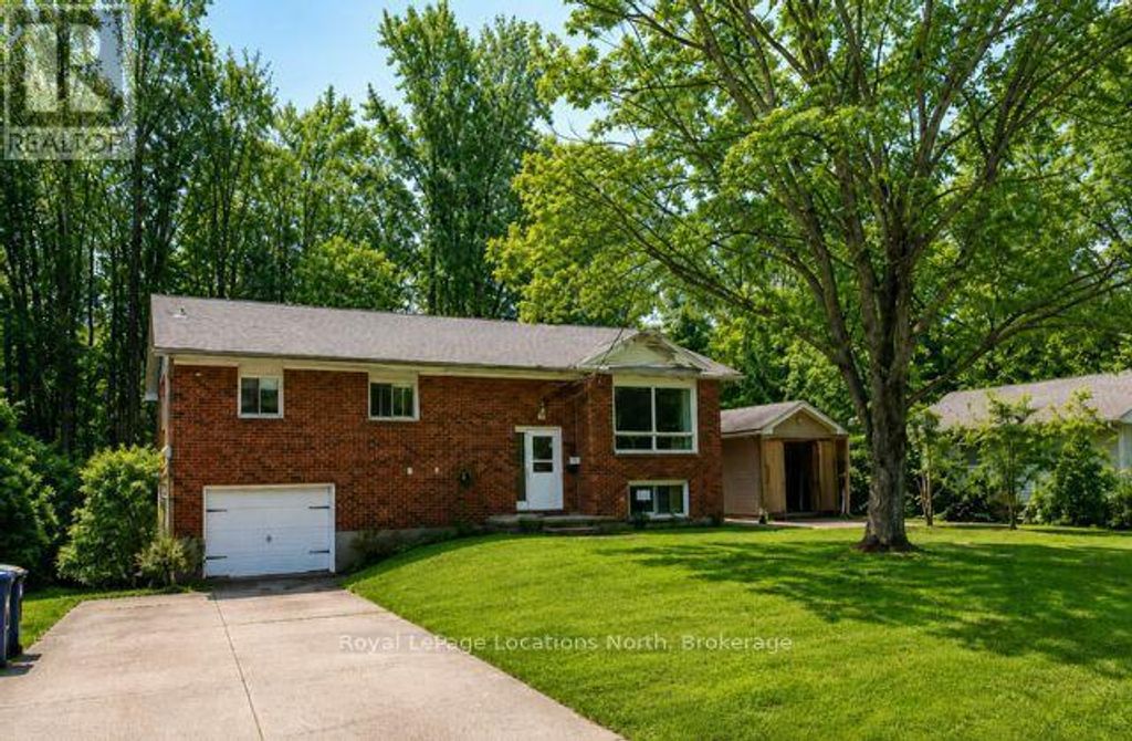 40 Rue Vanier, Tiny