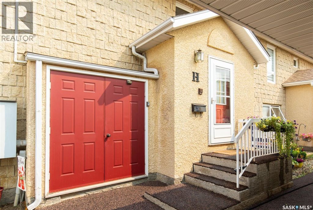 H 279 Hochelaga Street E, Moose Jaw