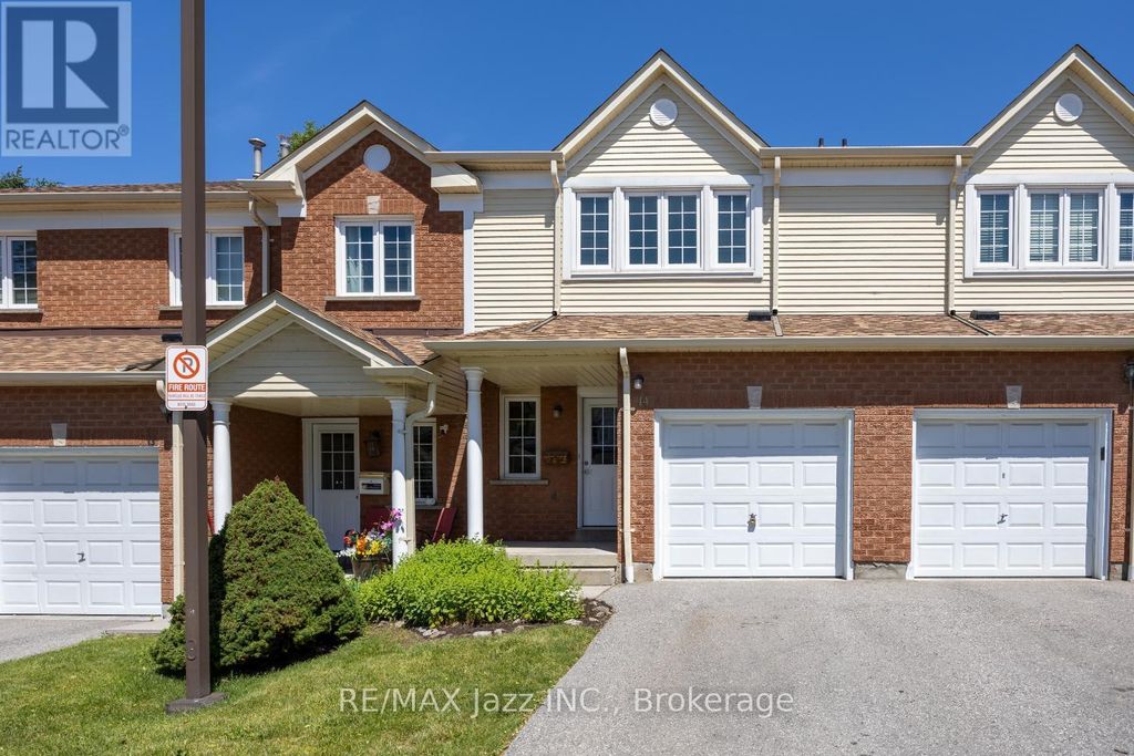 14 - 10 Bassett Boulevard, Whitby (pringle Creek)