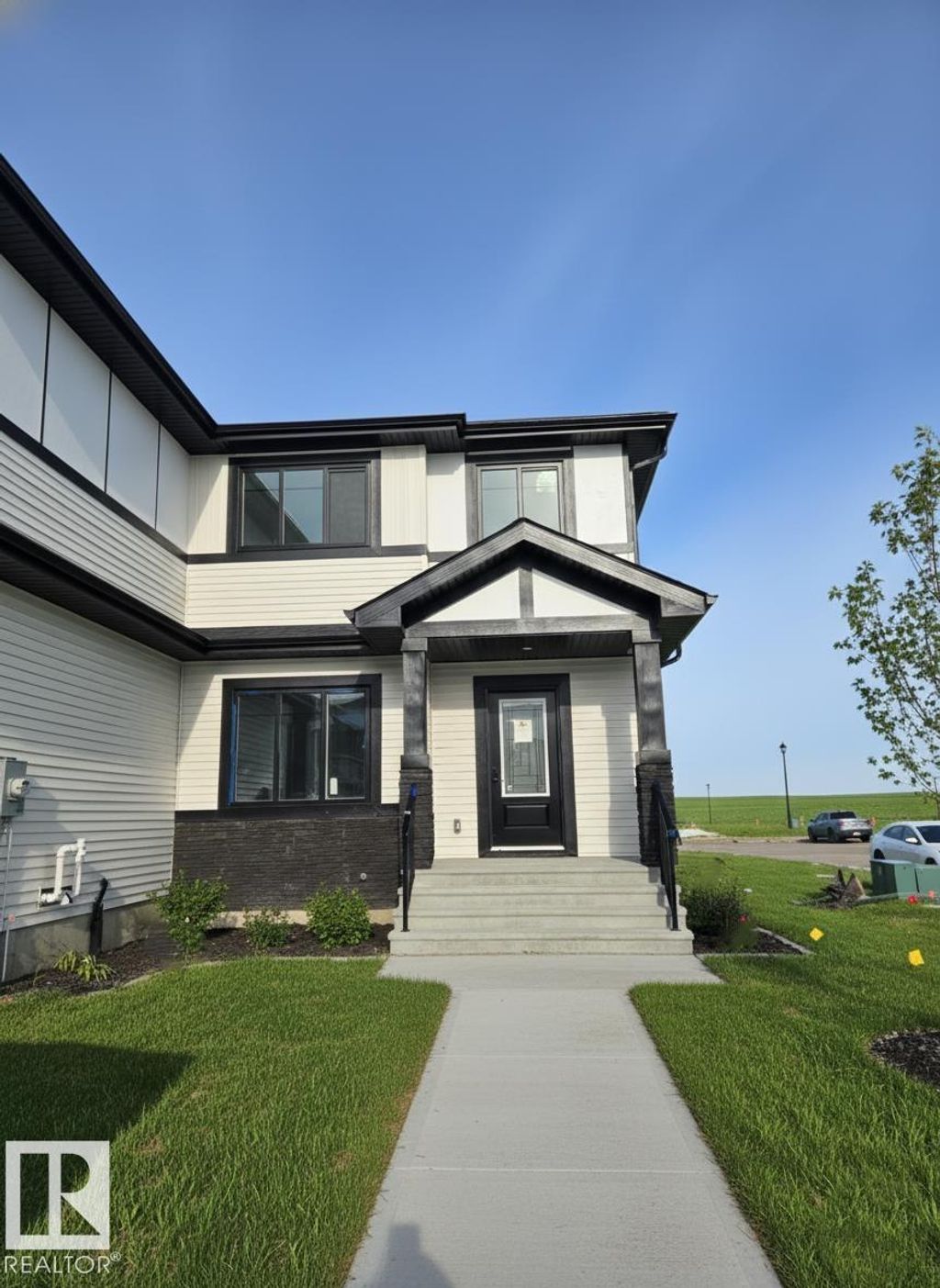 #mainfloor 9802 107 Morinville Av, Morinville