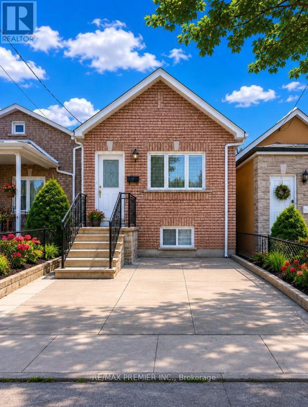 Lower - 11 Seneca Avenue, Toronto (rockcliffe-Smythe)