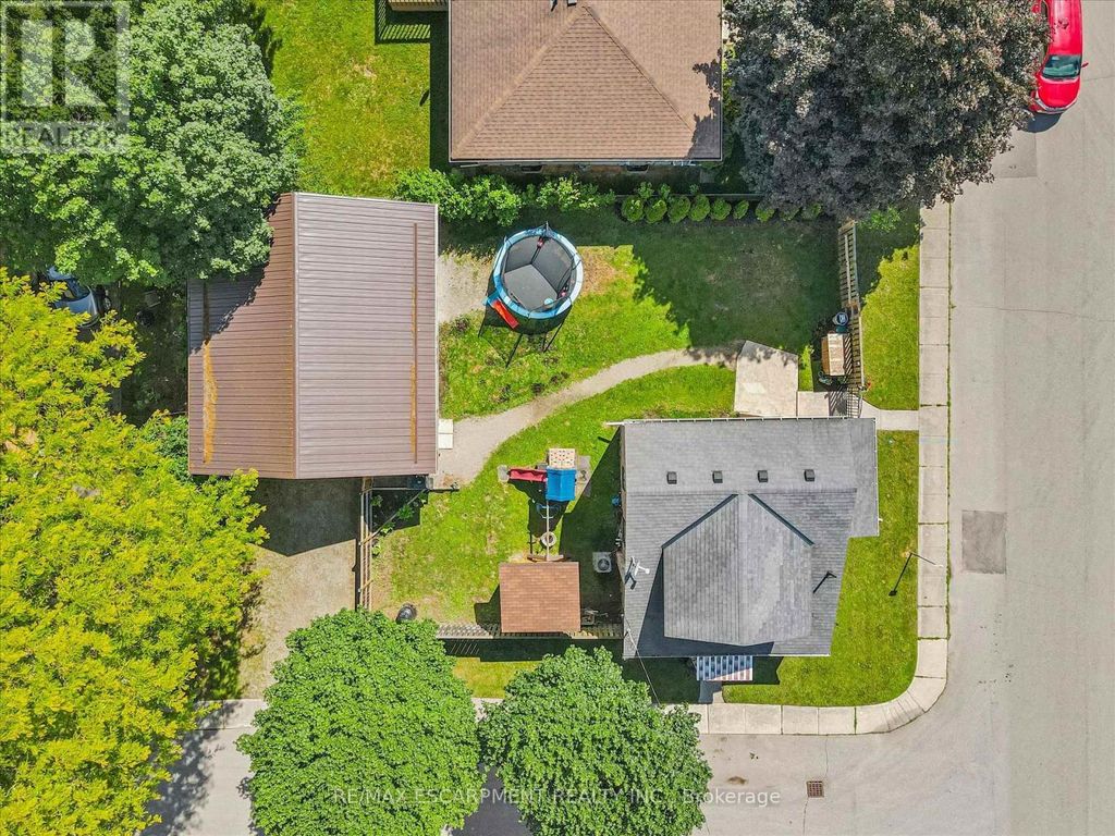 8 Cross Street, Brant (paris)