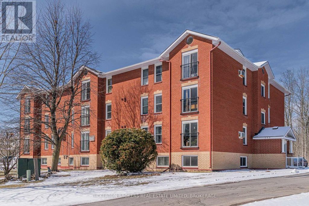 101 - 540 Talbot Place, Gananoque