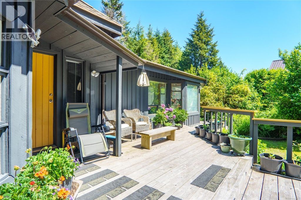 1334 Chesterman Beach Rd, Tofino