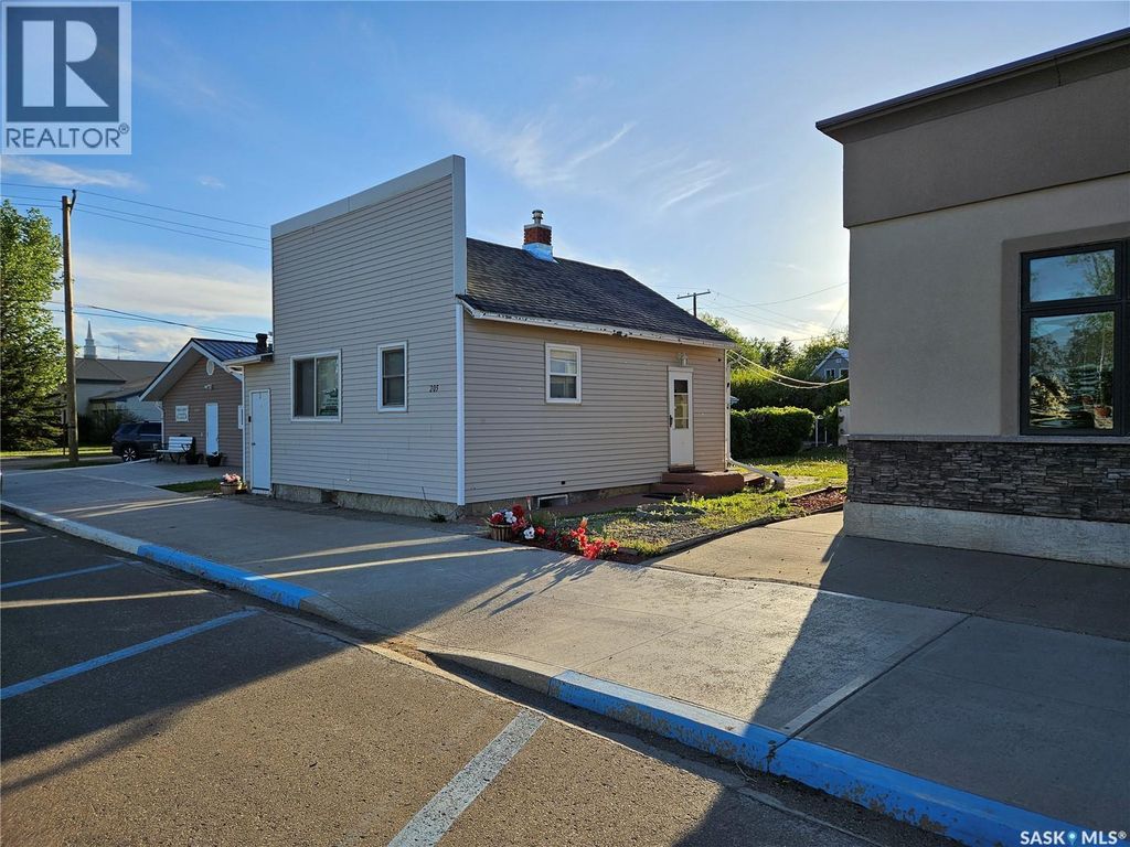 205 Main Street, Midale