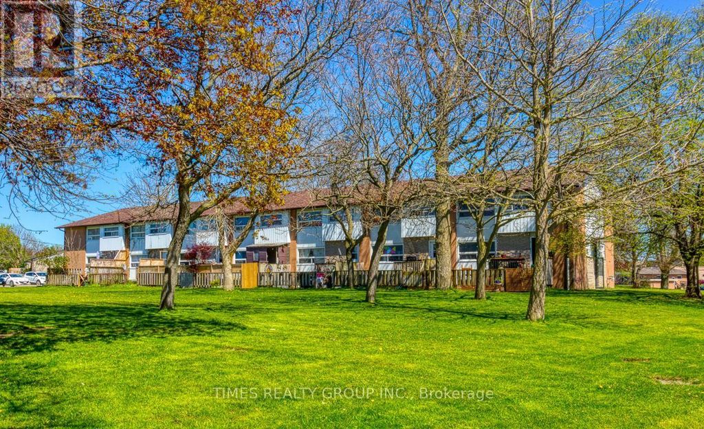 #10 - 11 Manitou Crescent W, Loyalist (amherstview)