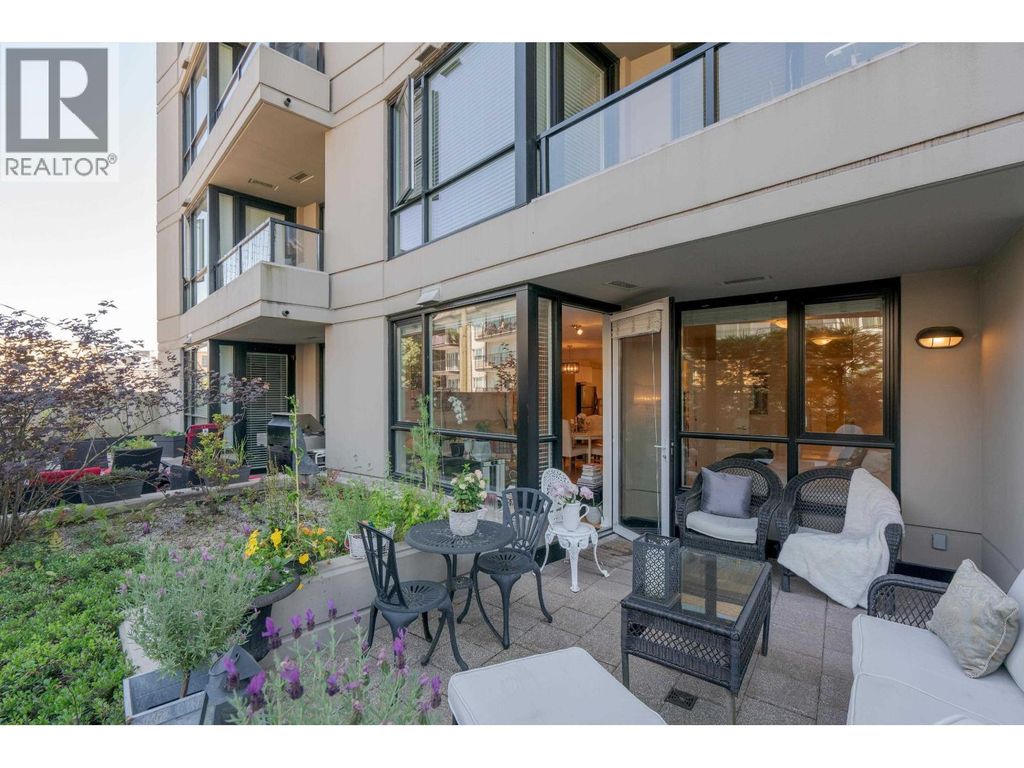 302 160 W 3rd Street, North Vancouver