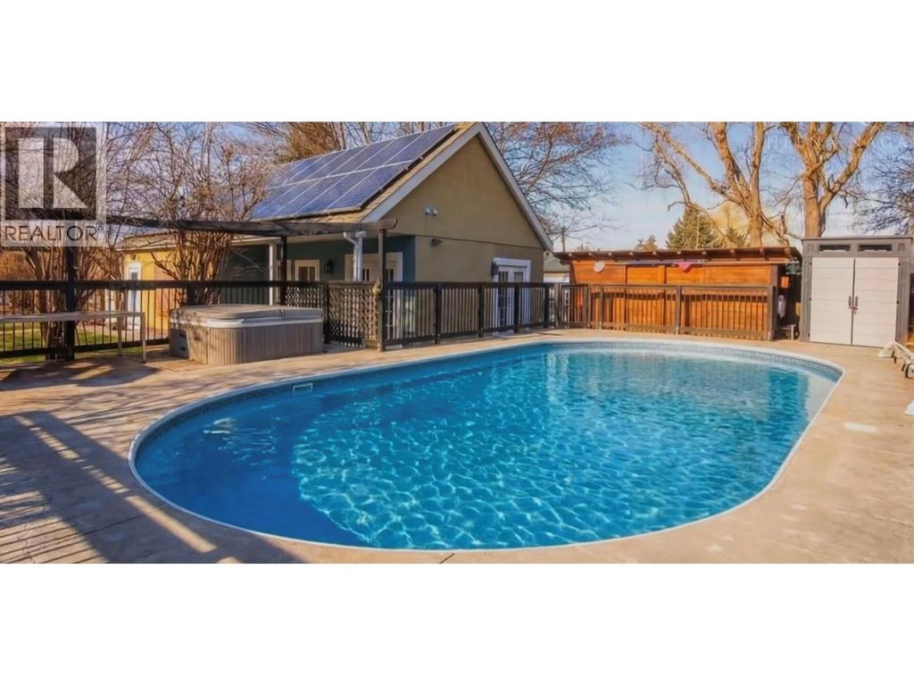 410 Upper Bench Road N, Penticton