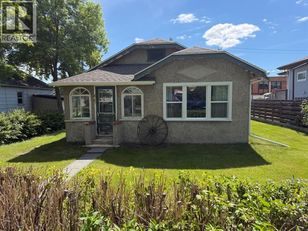 5003 55 Ave, Ponoka