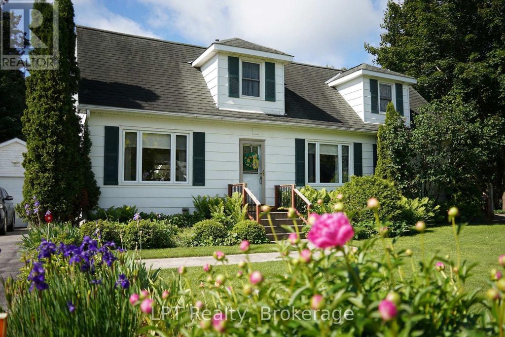 880 16th Street W, Georgian Bluffs