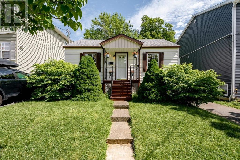 6474 Roslyn Road, Halifax