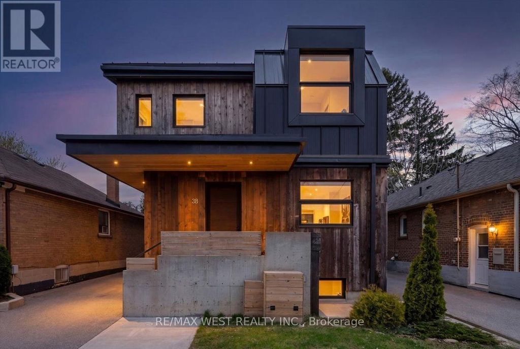 38 Smithfield Drive, Toronto (stonegate-Queensway)