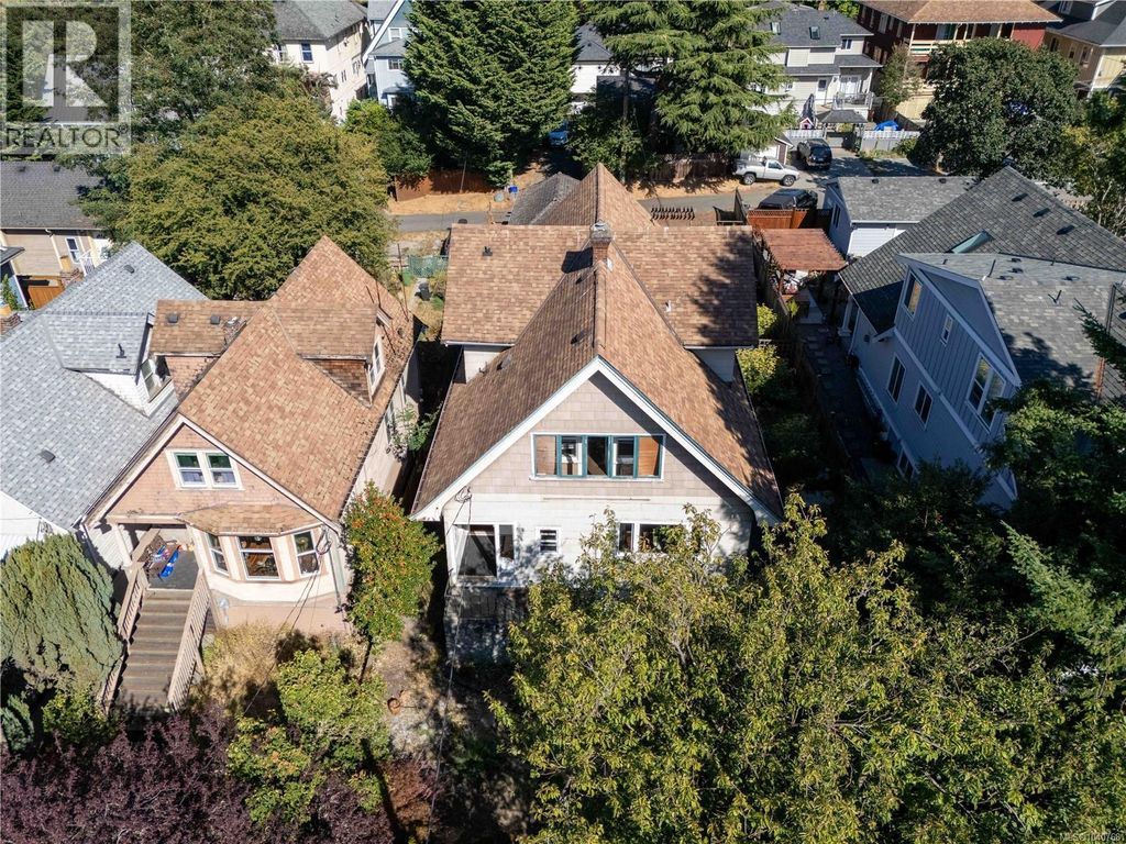 2329 Dowler Pl, Victoria