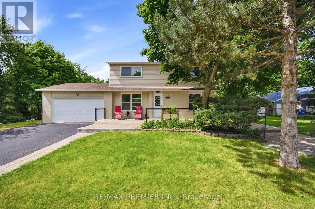 115 William Roe Boulevard, Newmarket (central Newmarket)