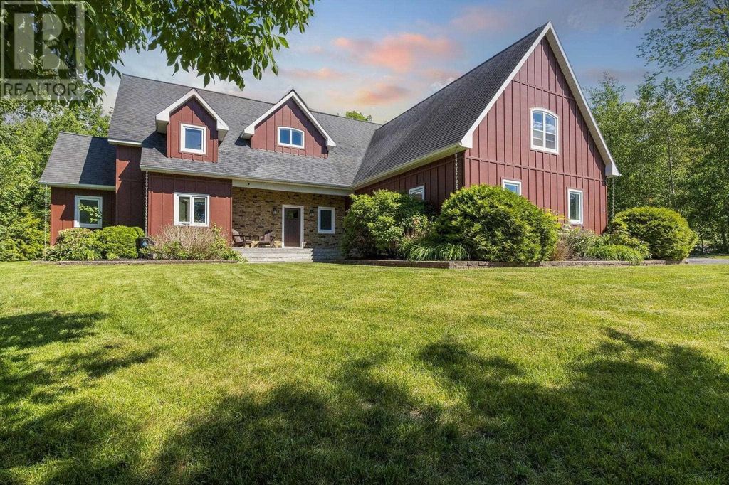 3 Queens Court W, Kentville