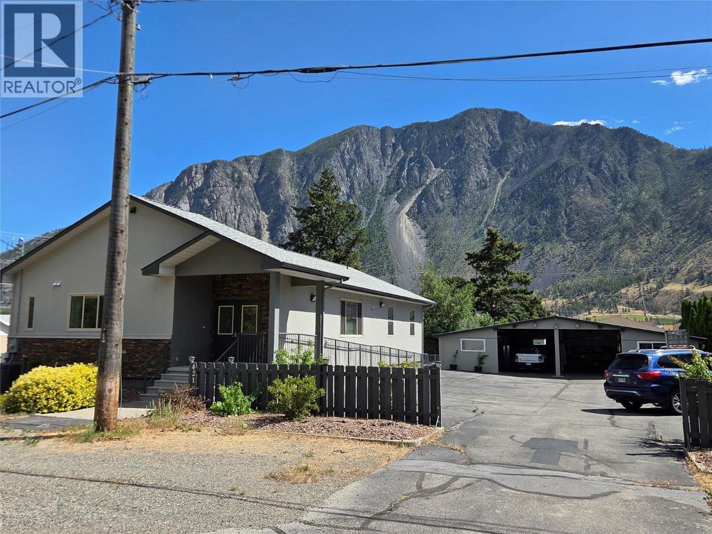421 9th Avenue, Keremeos