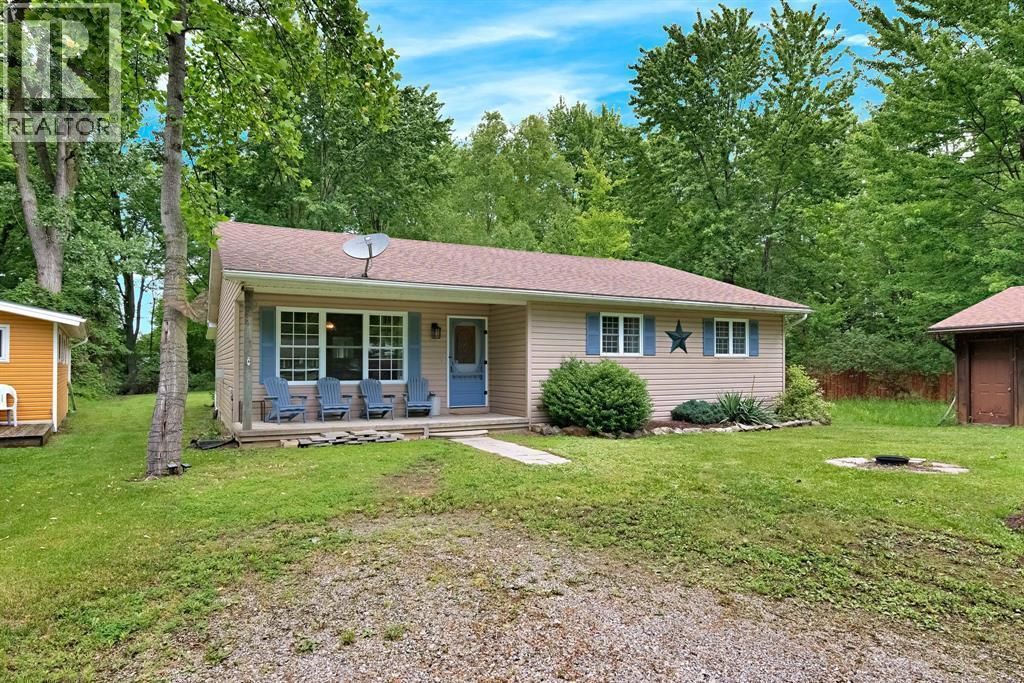 6238 London Road, Lambton Shores