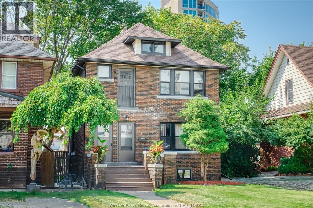 135 Oak Street, Windsor