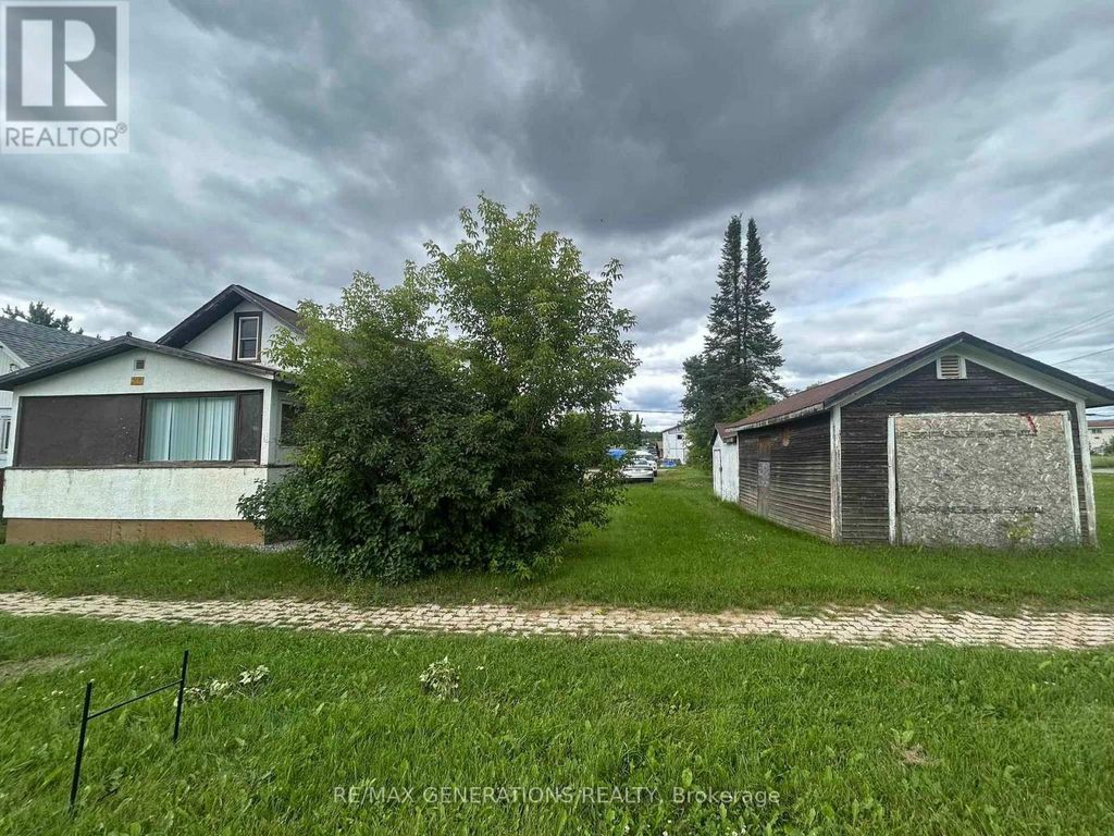 208 Mackenzie Avenue, Atikokan (tb-50)