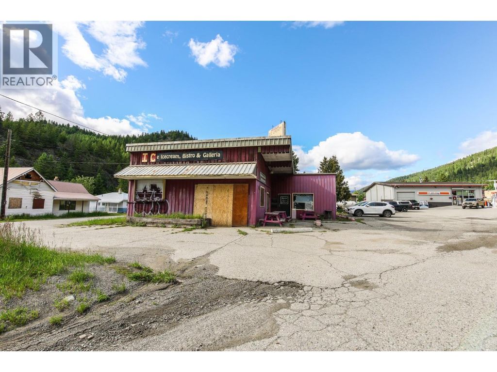 466 S Gold Avenue, Greenwood