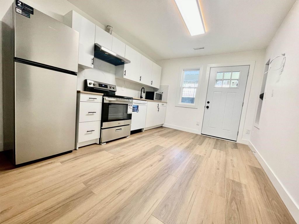 Lower Level 1695x 84 Avenue, Surrey