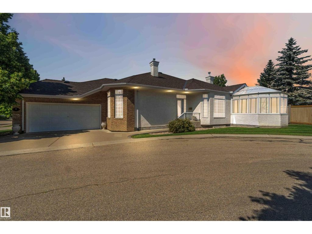 8 Butterworth Pt Nw, Edmonton