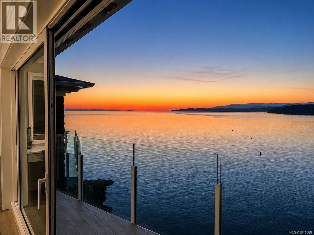5c 1000 Sookepoint Pl, Sooke