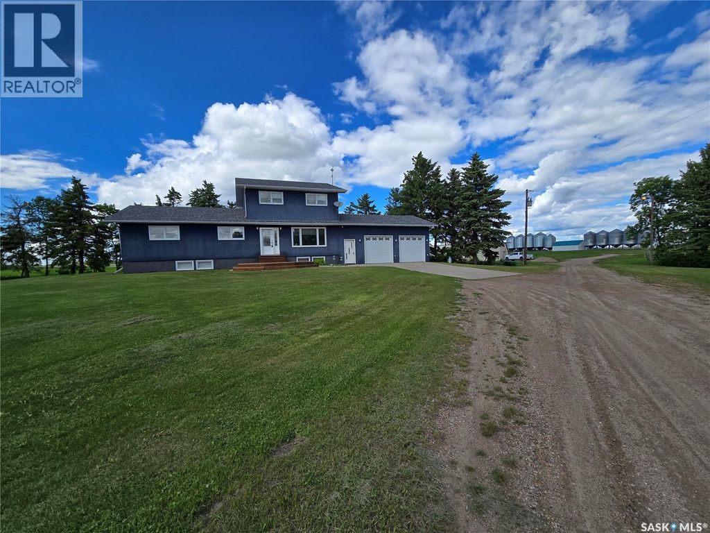 Muchowski Acreage, Montmartre