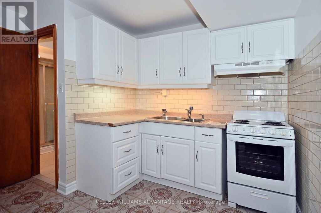 Lower - 20 Bush Drive, Toronto (highland Creek)