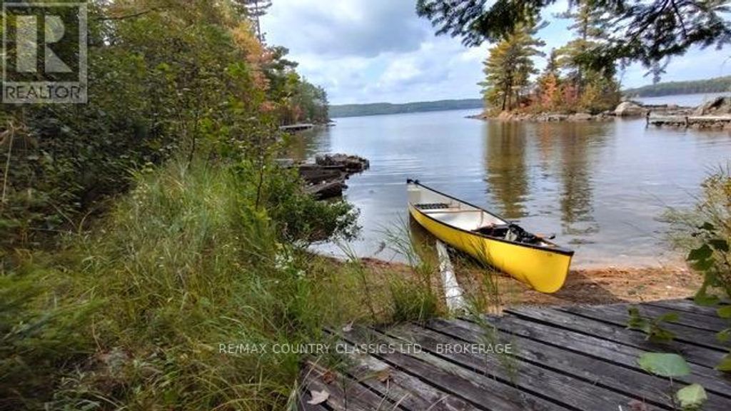 860 Mazinaw Lake, Addington Highlands