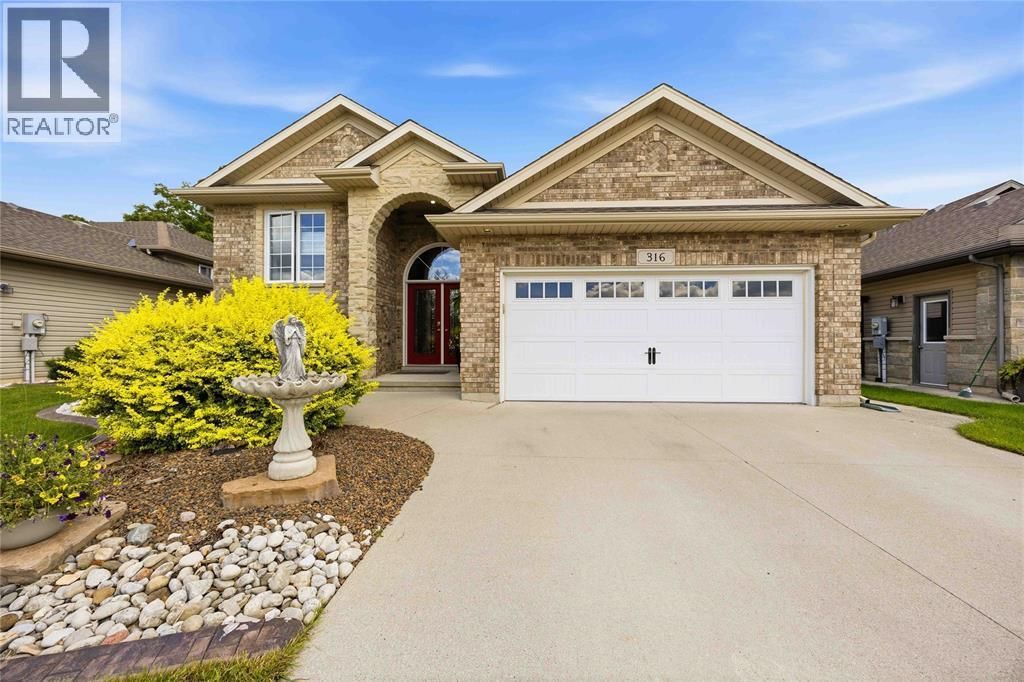 316 Homestretch Drive, St Clair