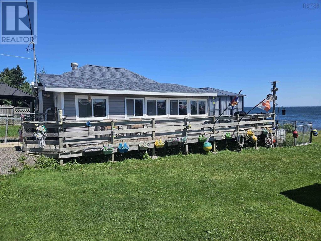402 Smith Point Road, Fox Harbour