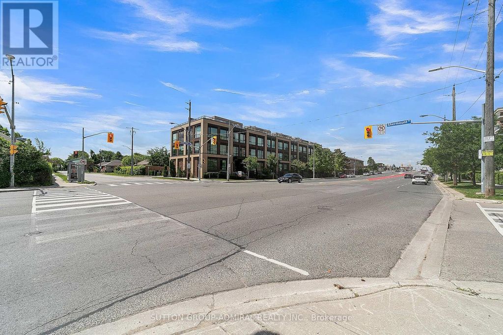 305 - 639 Lawrence Avenue, Toronto (englemount-Lawrence)