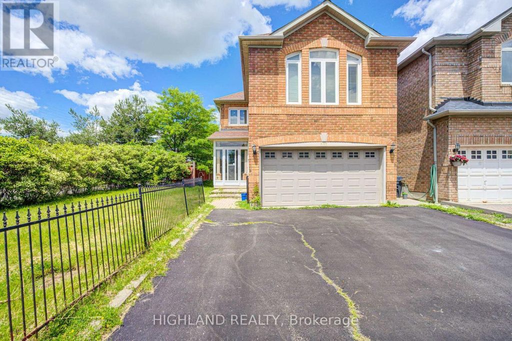 Upper Level - 5327 Landsborough Avenue, Mississauga (hurontario)