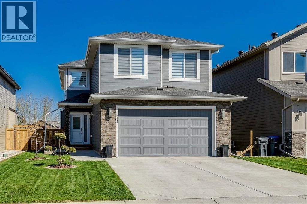 714 Mandalay Link, Carstairs