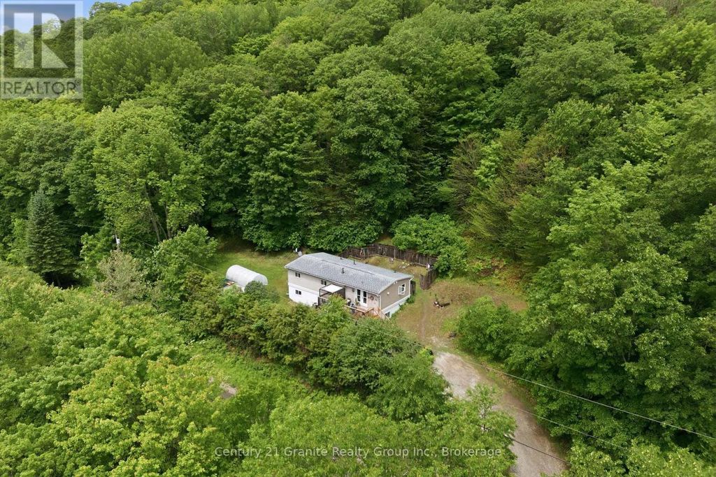 2427 North Shore Road, Algonquin Highlands (stanhope)