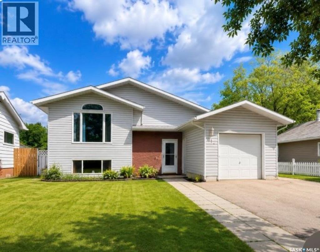 414 1st Street E, Meadow Lake