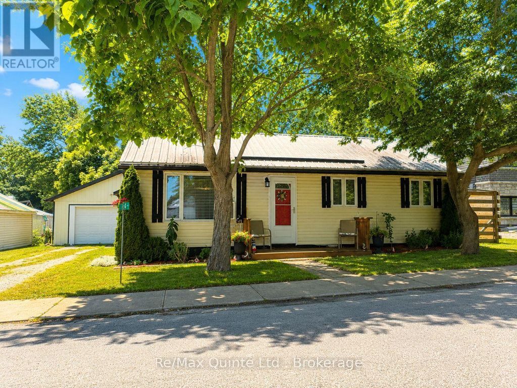 14 Bay Avenue, Prince Edward County (ameliasburg Ward)