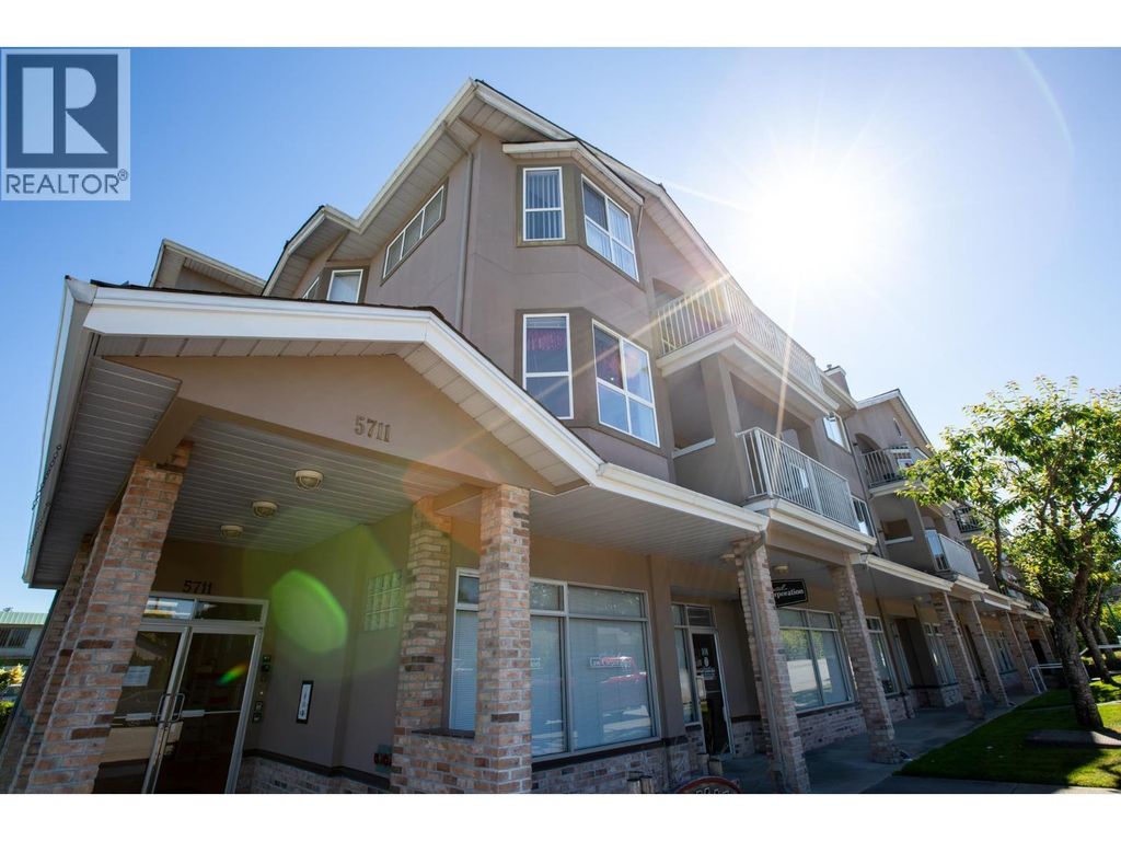 201 5711 Mermaid Street, Sechelt